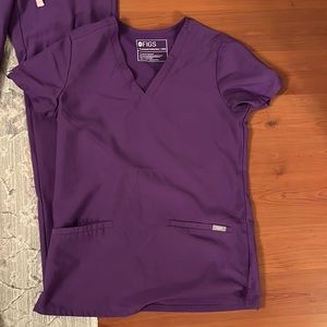 Figs purple scrub set